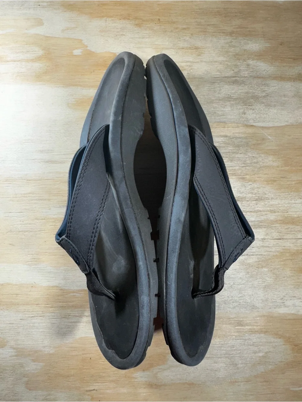 OluKai slip flip
